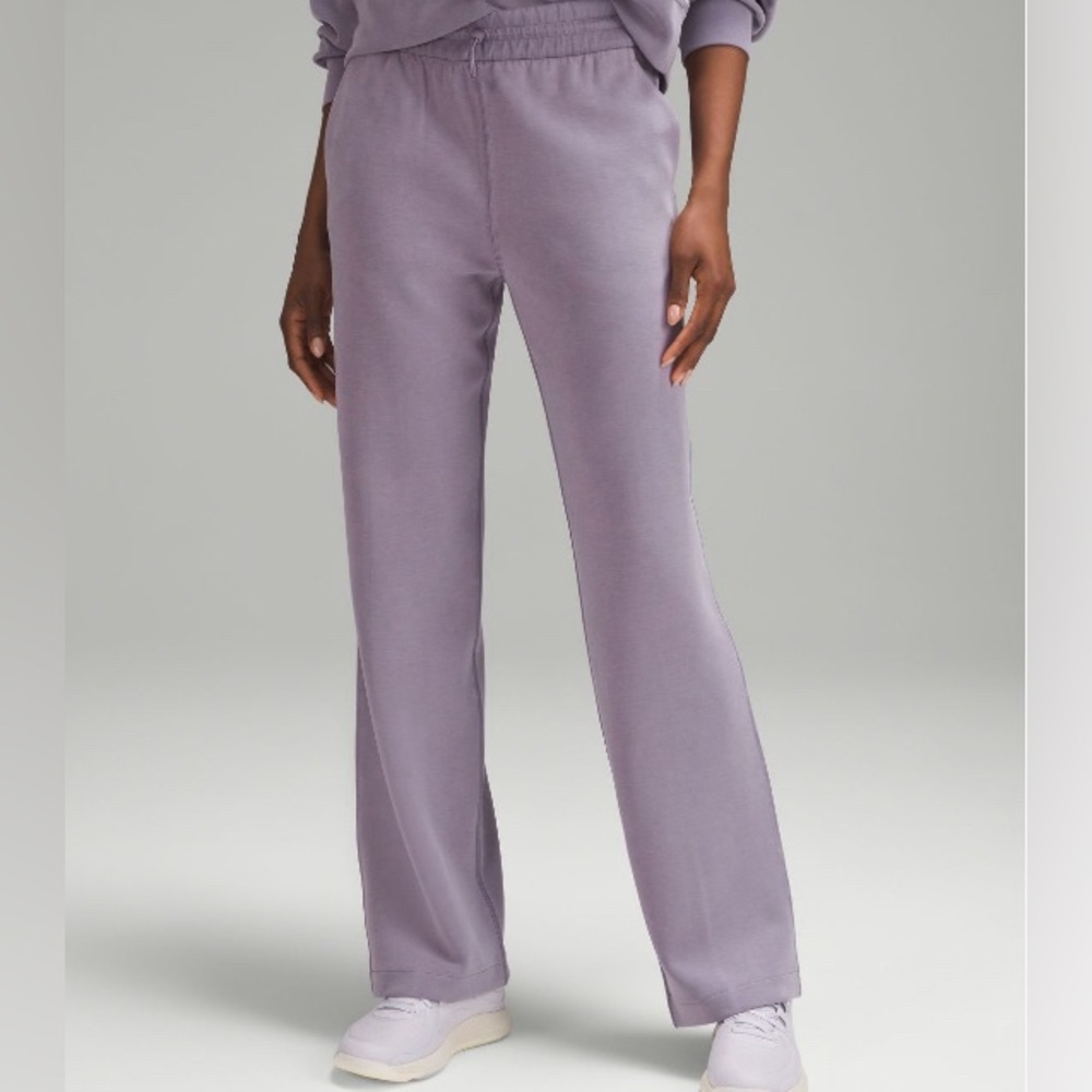 Lululemon Softstreme high rise pant, size 2 in purple ash